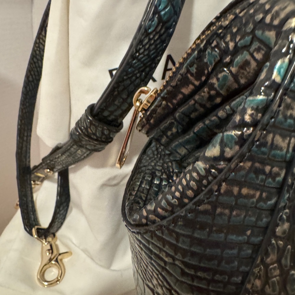 Beautiful Brahmin purse - Picture 3 of 12